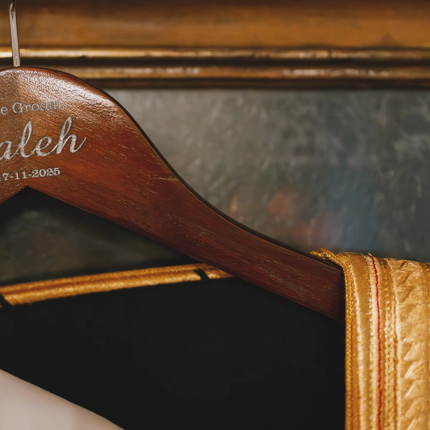 Groom hanger